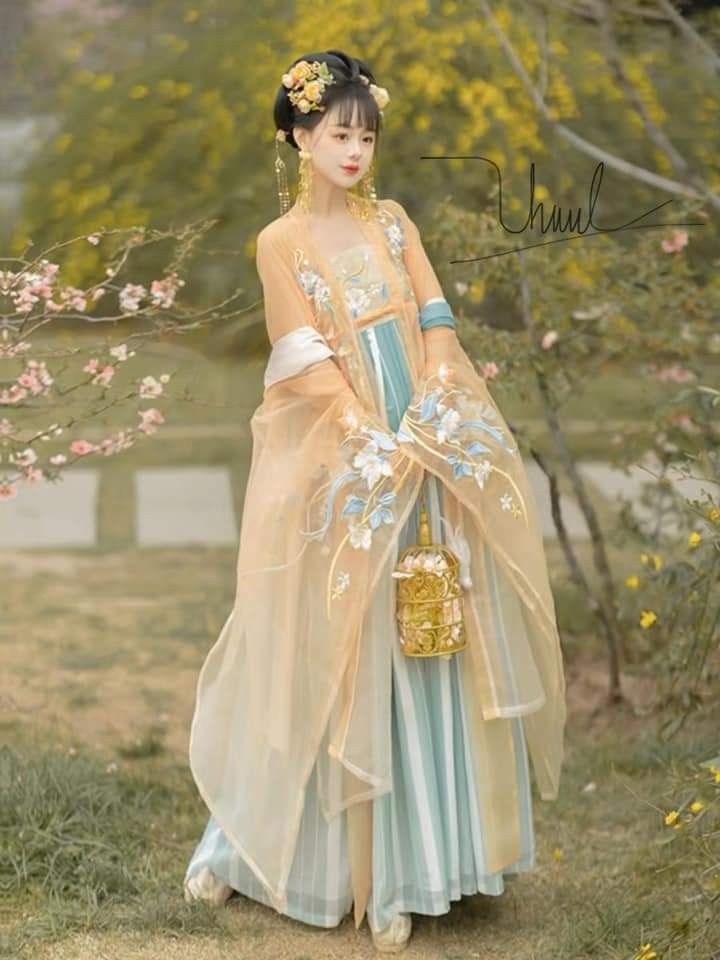 Reinvented Cheongsam Dress:A Fusion of Traditional Elegance and Modern Comfort for Autumn-Winter Reinvented Cheongsam Dress:A Fusion of Traditional Elegance and Modern Comfort for Autumn-Winter