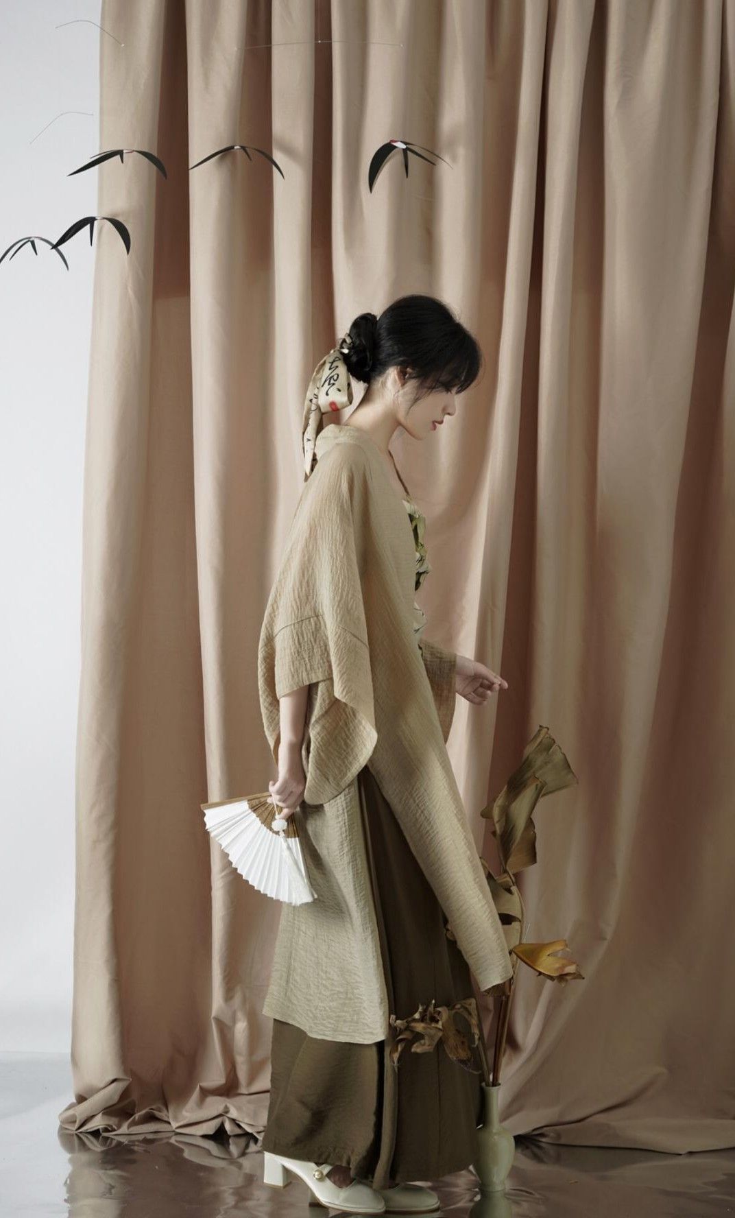 Traditional Tang-Style Chinese Womens Silk Ensemble A Blend of Elegance and Heritage Traditional Tang-Style Chinese Womens Silk Ensemble A Blend of Elegance and Heritage