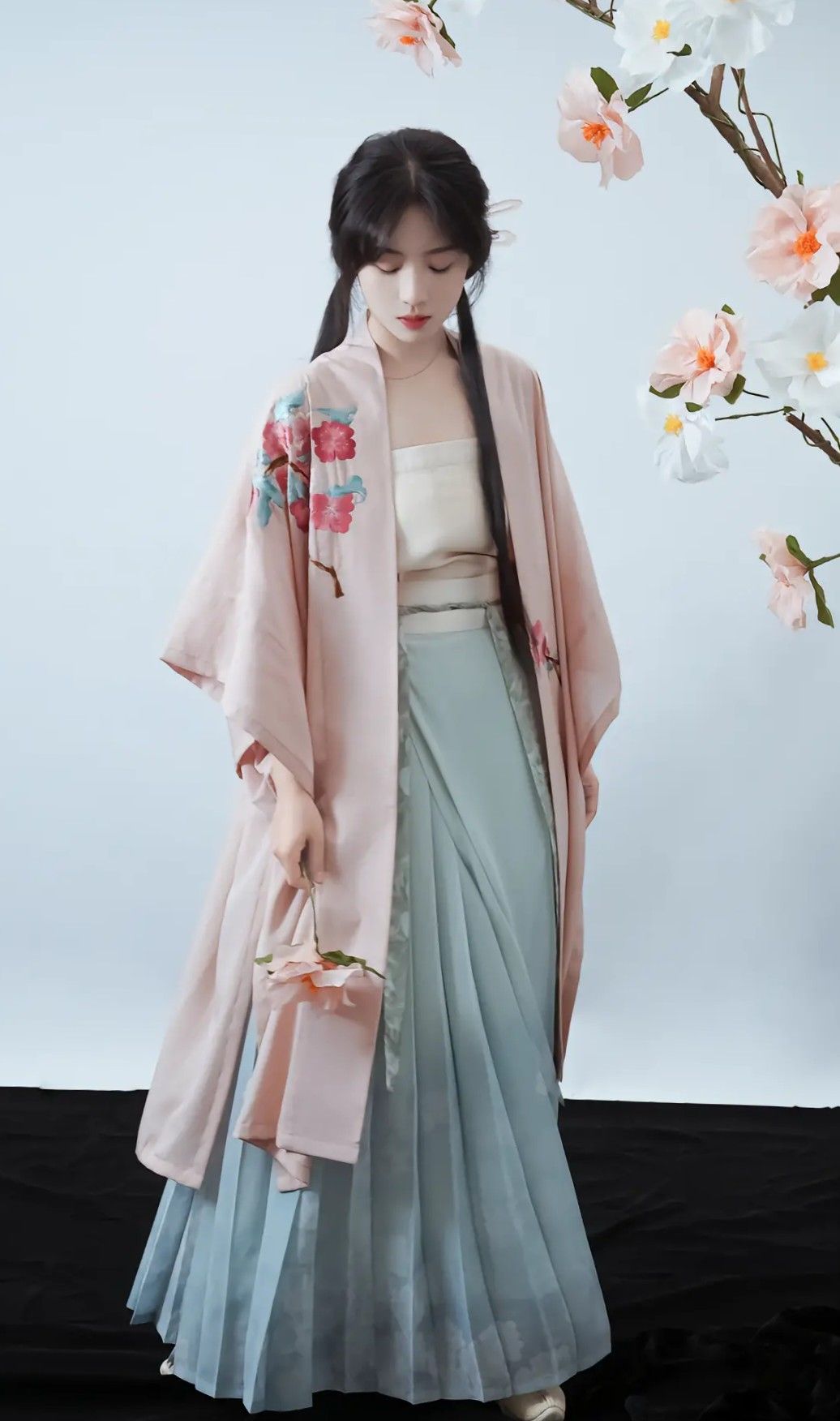 Hanfu and Oil-Paper Umbrellas:A Guide to Staying Dry in Traditional Elegance Hanfu and Oil-Paper Umbrellas:A Guide to Staying Dry in Traditional Elegance