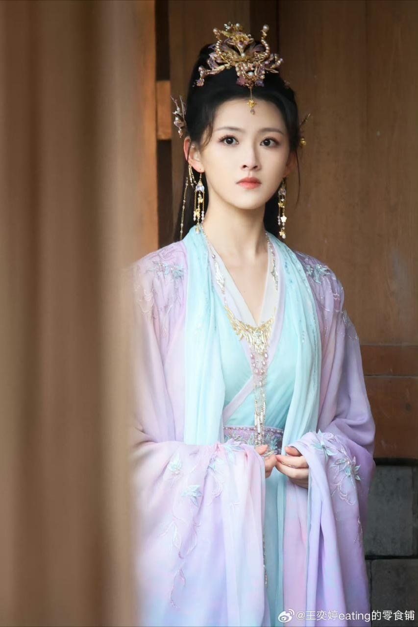 Elegant Toast-Worthy Cheongsam Dress:A Blend of Tradition and Modernity Elegant Toast-Worthy Cheongsam Dress:A Blend of Tradition and Modernity