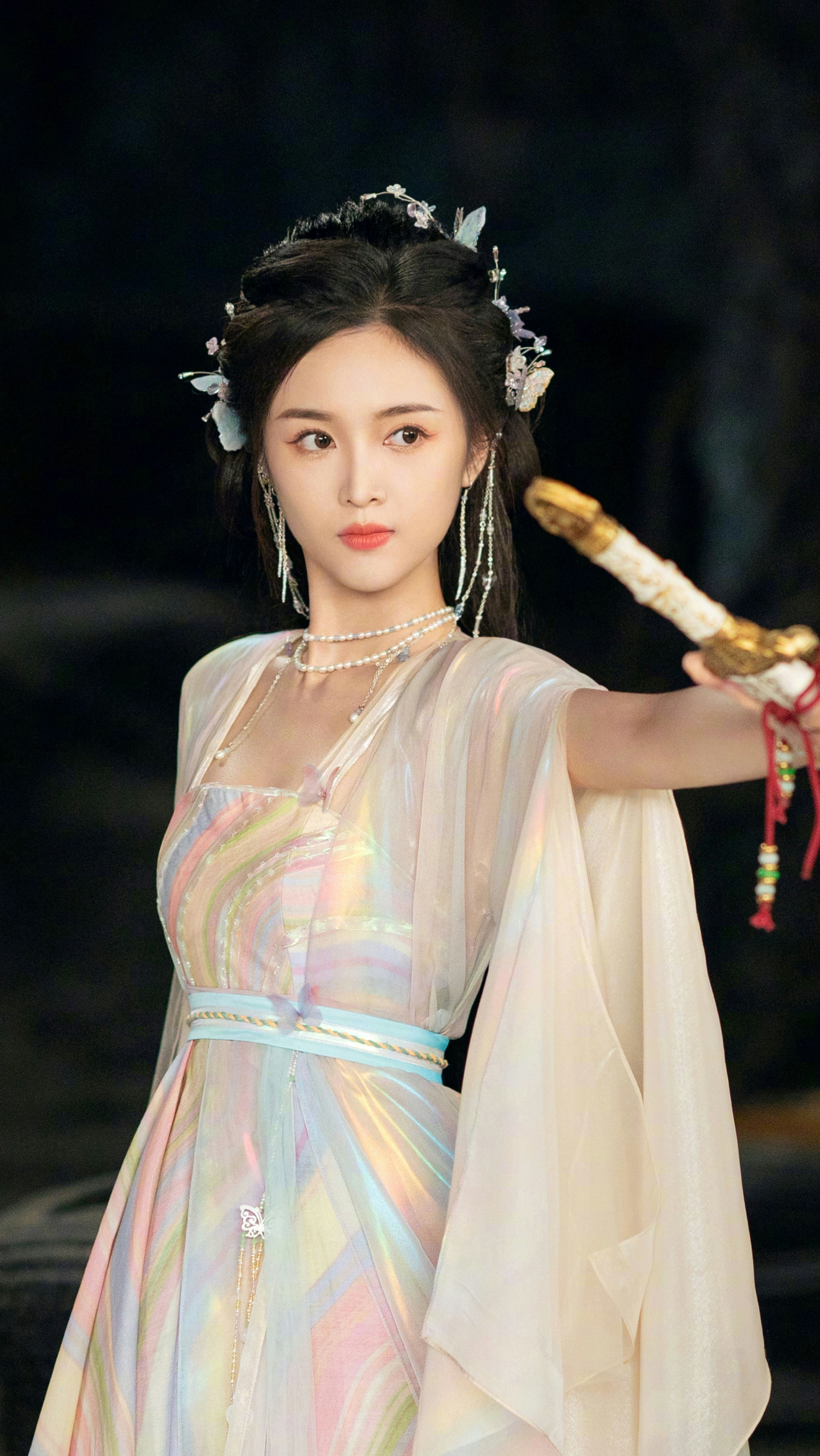 Everyday Wear:The Red Hanfu Fashion Revolution Everyday Wear:The Red Hanfu Fashion Revolution