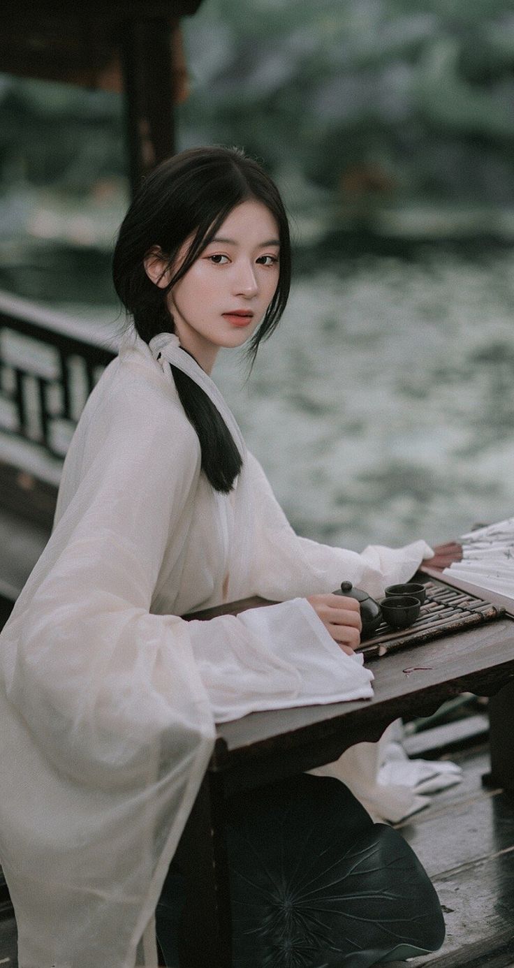 The Splendor of Honglou Dream:The Cultural Journey of Hanfu Fashion The Splendor of Honglou Dream:The Cultural Journey of Hanfu Fashion