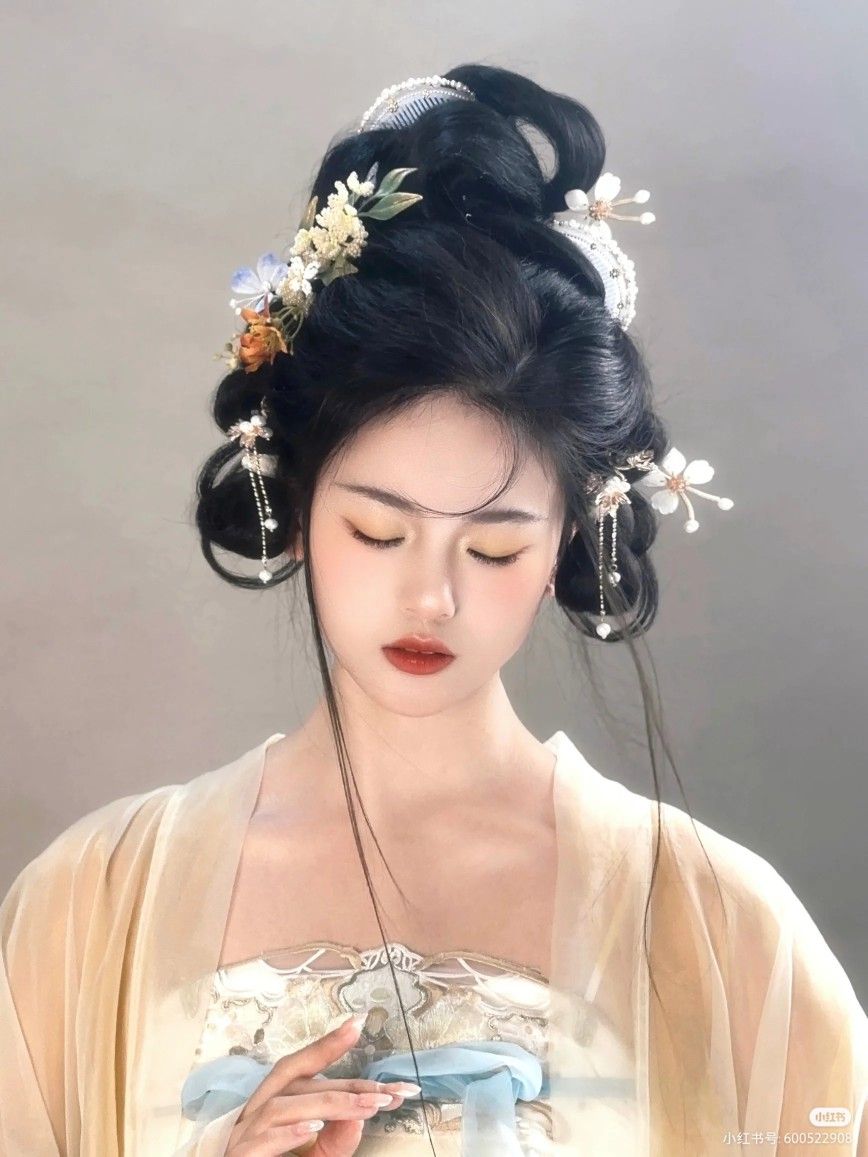A Tale of Love in Traditional Splendor:The Journey of a Couples Hanfu Fashion A Tale of Love in Traditional Splendor:The Journey of a Couples Hanfu Fashion