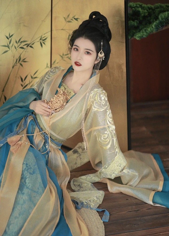 The Rising Trend of Hanfu Fashion:Embracing the Art of Forehead Prints The Rising Trend of Hanfu Fashion:Embracing the Art of Forehead Prints