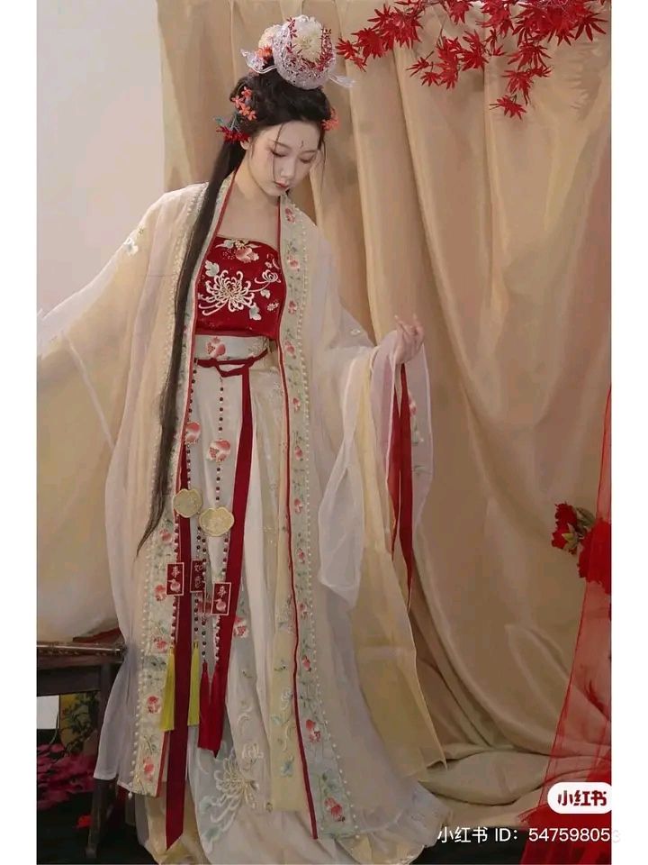 Elevating the Fashion:The Rise of Hanfu Sandals and Their Impact on Height Perception Elevating the Fashion:The Rise of Hanfu Sandals and Their Impact on Height Perception