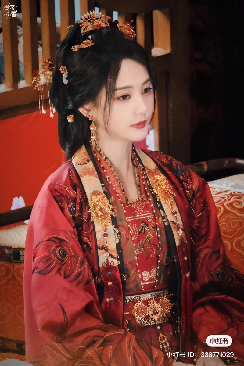 The Plum-Blossom Skirt:A Tale of a Family Trio The Plum-Blossom Skirt:A Tale of a Family Trio
