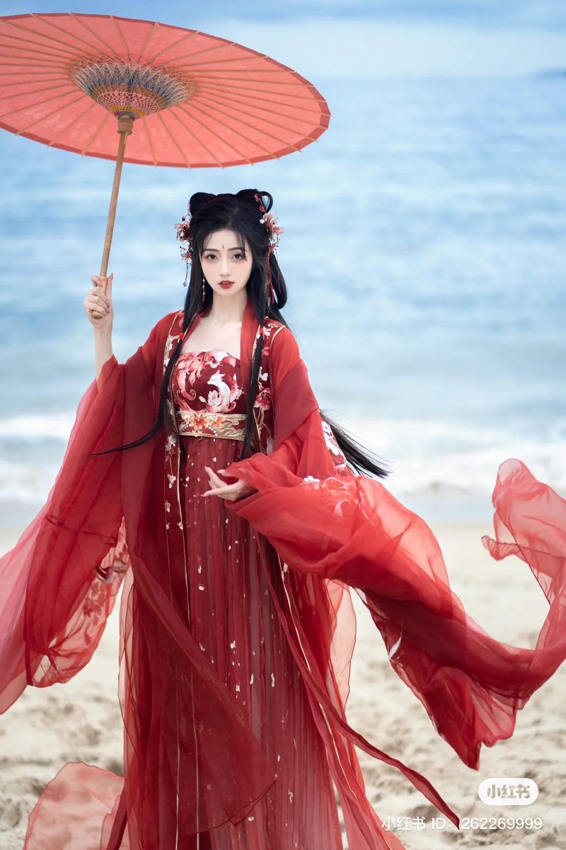 Elegant Girls Cheongsam in the Cultural Heart of Suzhou Elegant Girls Cheongsam in the Cultural Heart of Suzhou