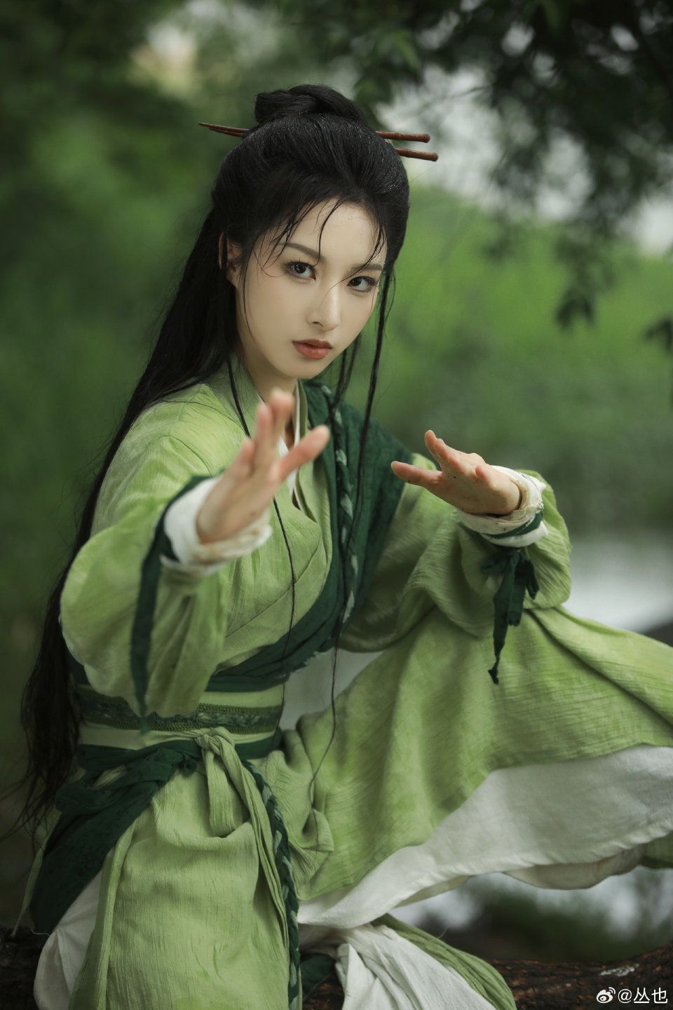 Ming-Style Hanfu Winter Ensemble for Chinese New Year Celebration Ming-Style Hanfu Winter Ensemble for Chinese New Year Celebration