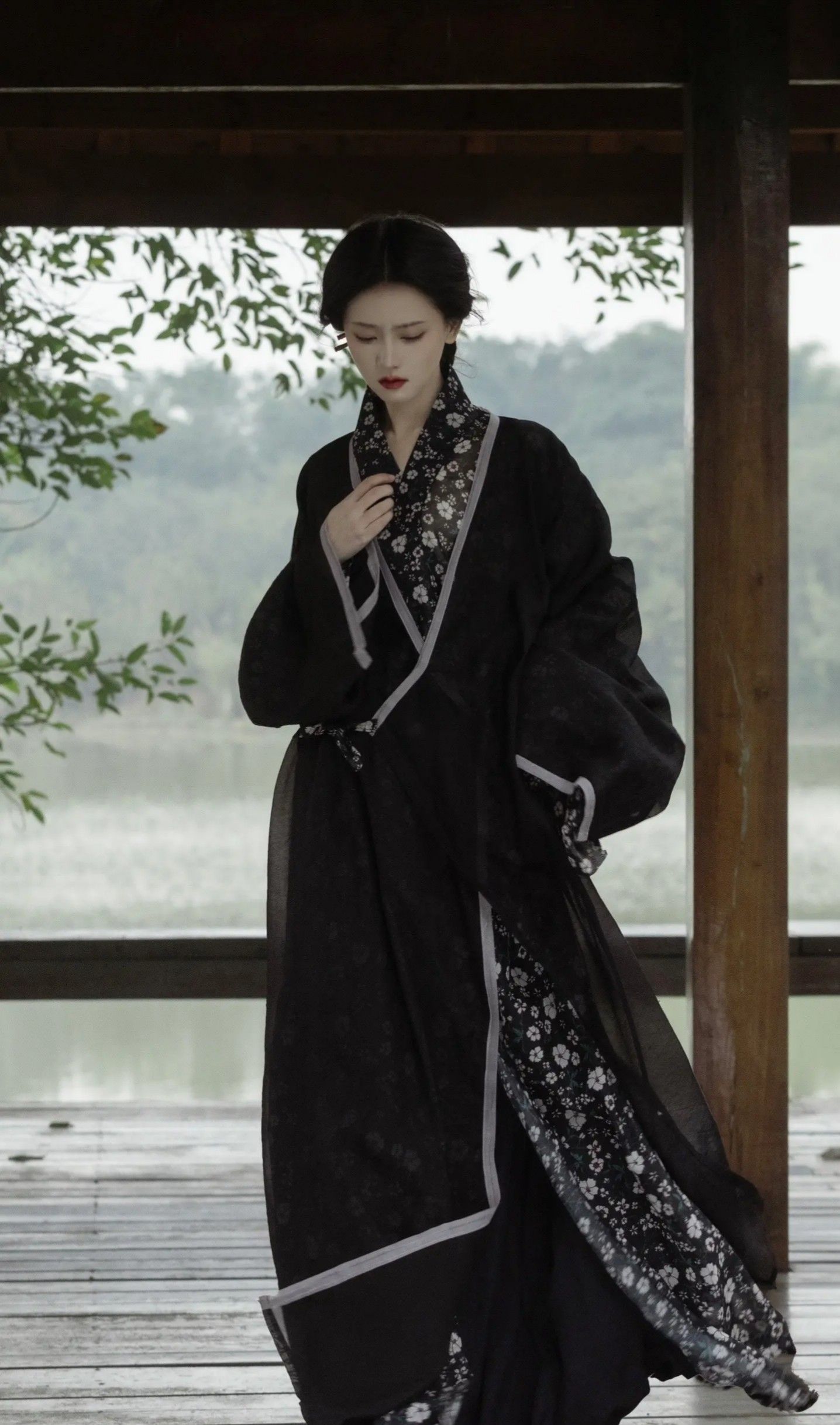 The Charm of Qipao:A Blend of Traditional Elegance and Modern Attitude The Charm of Qipao:A Blend of Traditional Elegance and Modern Attitude