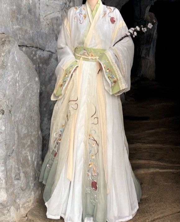 Winter Fashion with Hanfu Bags:A Blend of Ancient Charm and Modern Convenience Winter Fashion with Hanfu Bags:A Blend of Ancient Charm and Modern Convenience