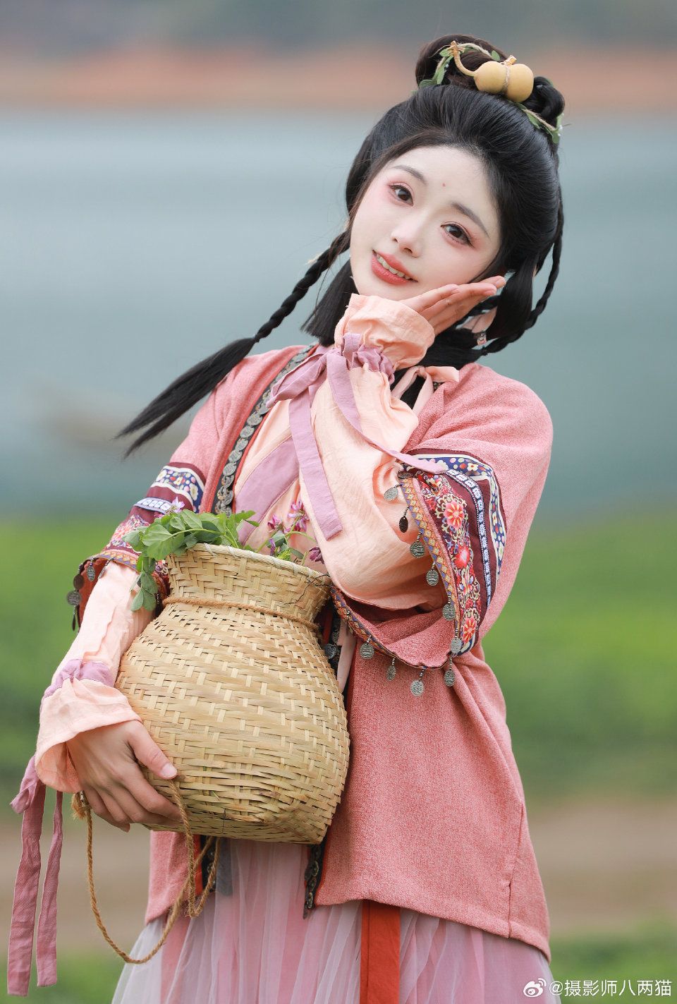 The Lotus Girl in Hanfu:A Journey Through the Waters of Forgetfulness The Lotus Girl in Hanfu:A Journey Through the Waters of Forgetfulness