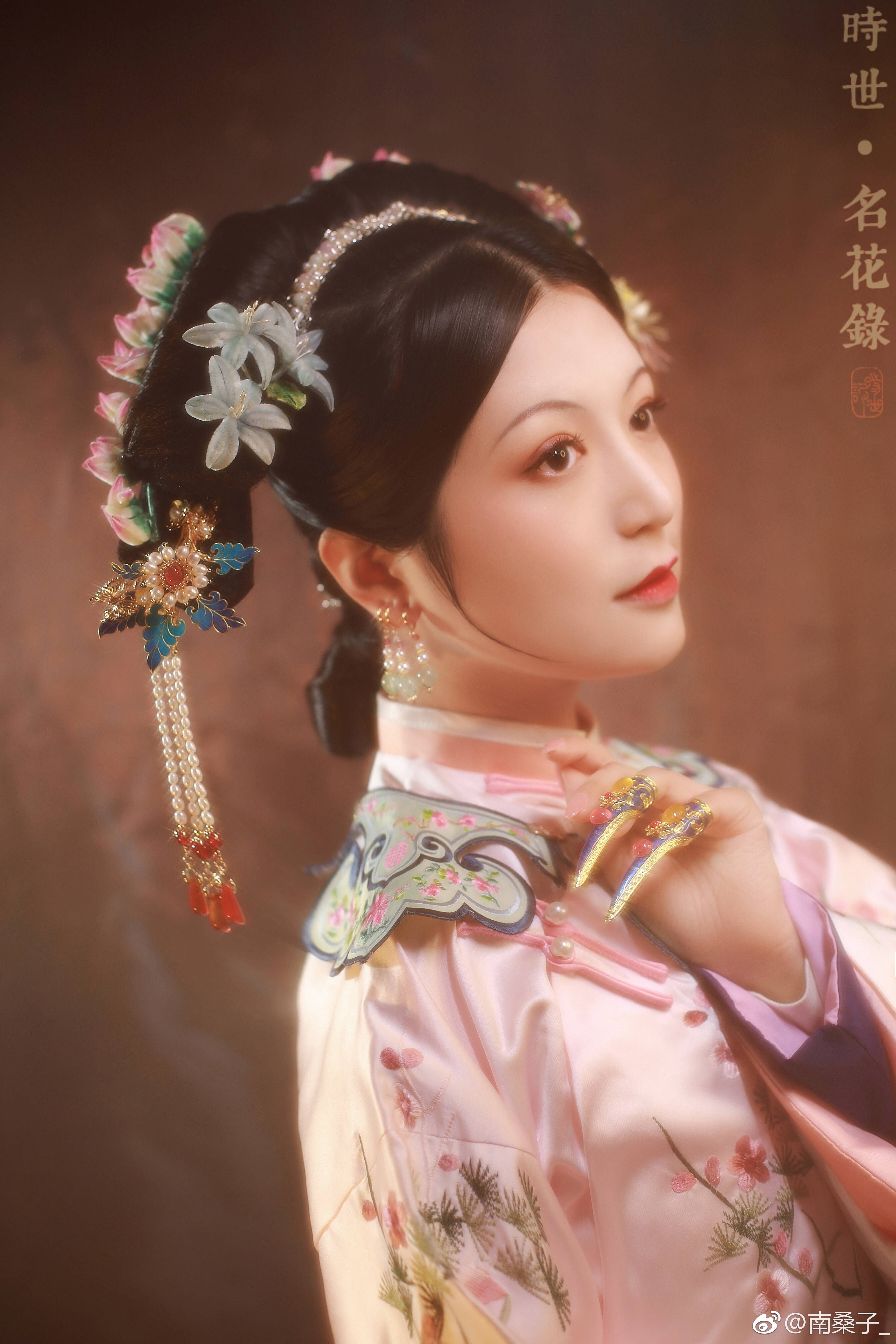 The Charm of Traditional Chinese Cheongsam:Jade Clasp and its Role in the Splendid Cheongsam Gown The Charm of Traditional Chinese Cheongsam:Jade Clasp and its Role in the Splendid Cheongsam Gown
