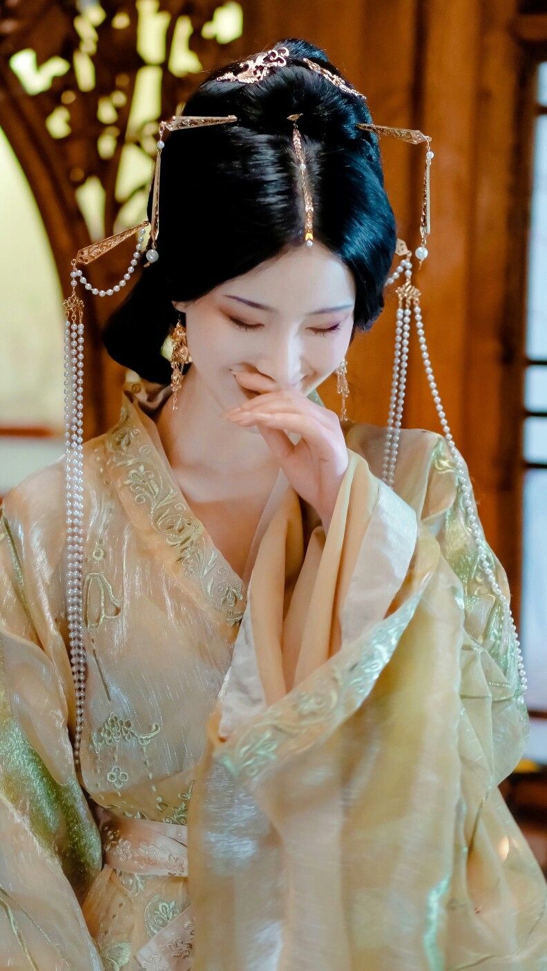 The Enchantment of Hanfu Chiffon Dress:A Journey into Traditional Chinese Elegance The Enchantment of Hanfu Chiffon Dress:A Journey into Traditional Chinese Elegance
