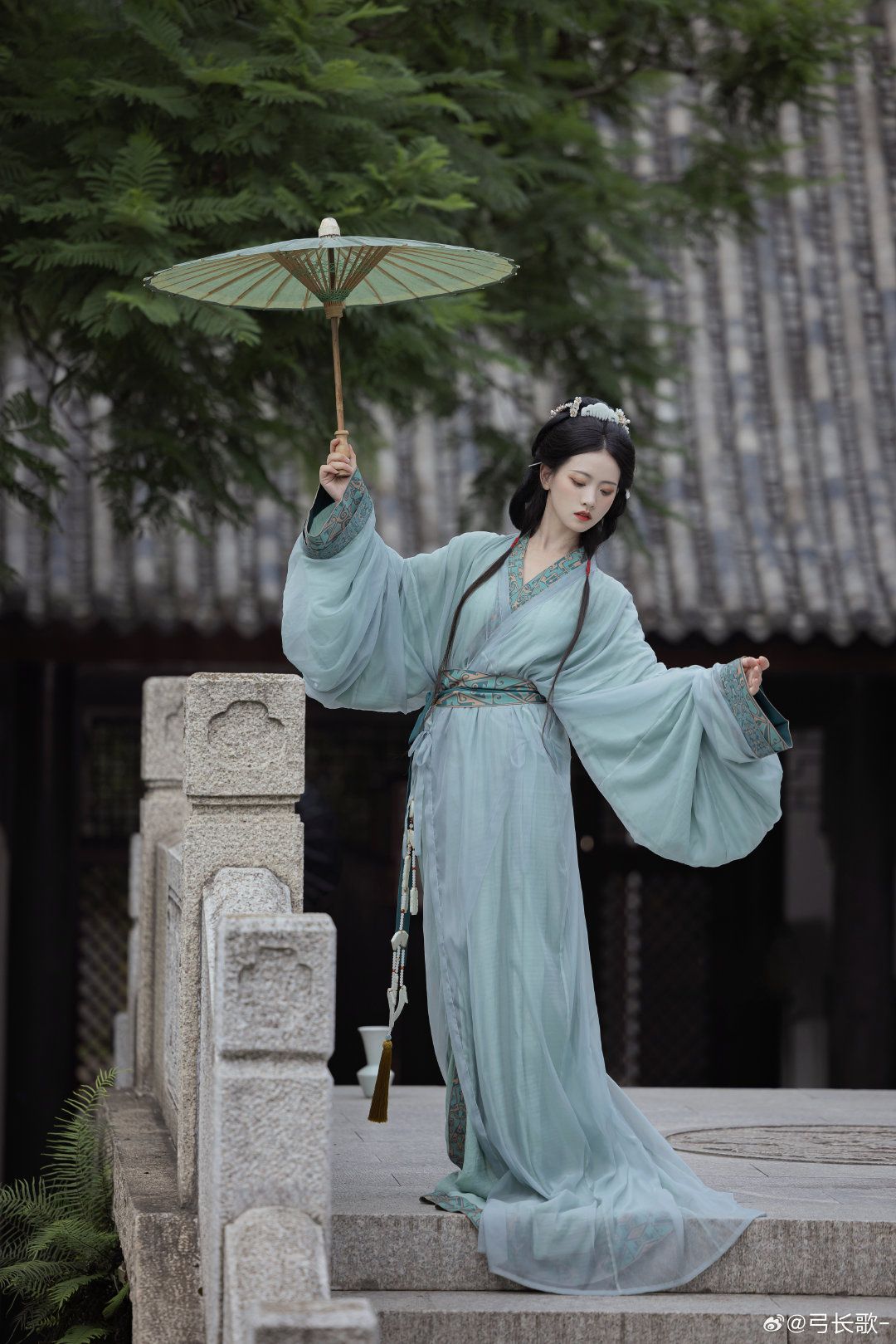 The Enchantment of Girl’s Tang-Style Overcoat with a Puff Sleeve The Enchantment of Girl’s Tang-Style Overcoat with a Puff Sleeve