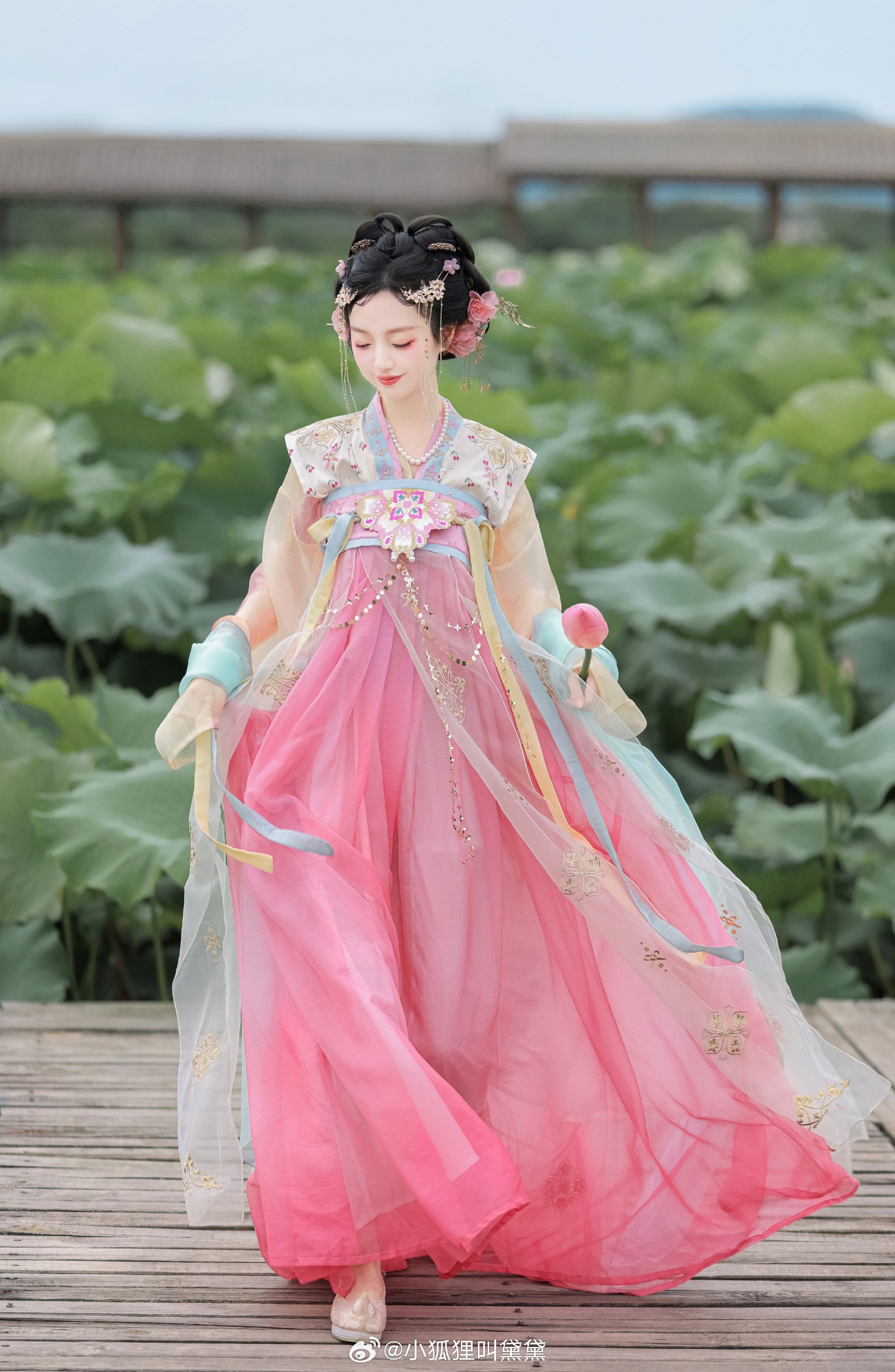 The Splendid Charm of Qiongyu Pavilions Horseface Skirt The Splendid Charm of Qiongyu Pavilions Horseface Skirt