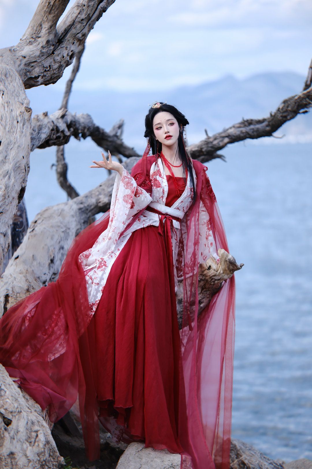 Reimagining the Cheongsam:Modernizing the Traditional Mid-Length Dress Reimagining the Cheongsam:Modernizing the Traditional Mid-Length Dress