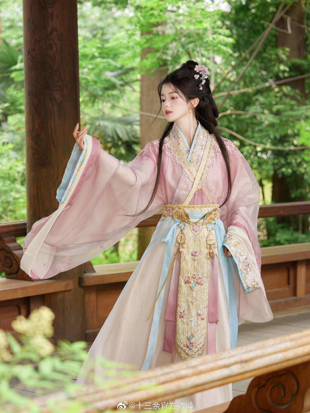 The Splendid Art of Headdress:Exploring the World of Hanfu Tassel Accessories The Splendid Art of Headdress:Exploring the World of Hanfu Tassel Accessories