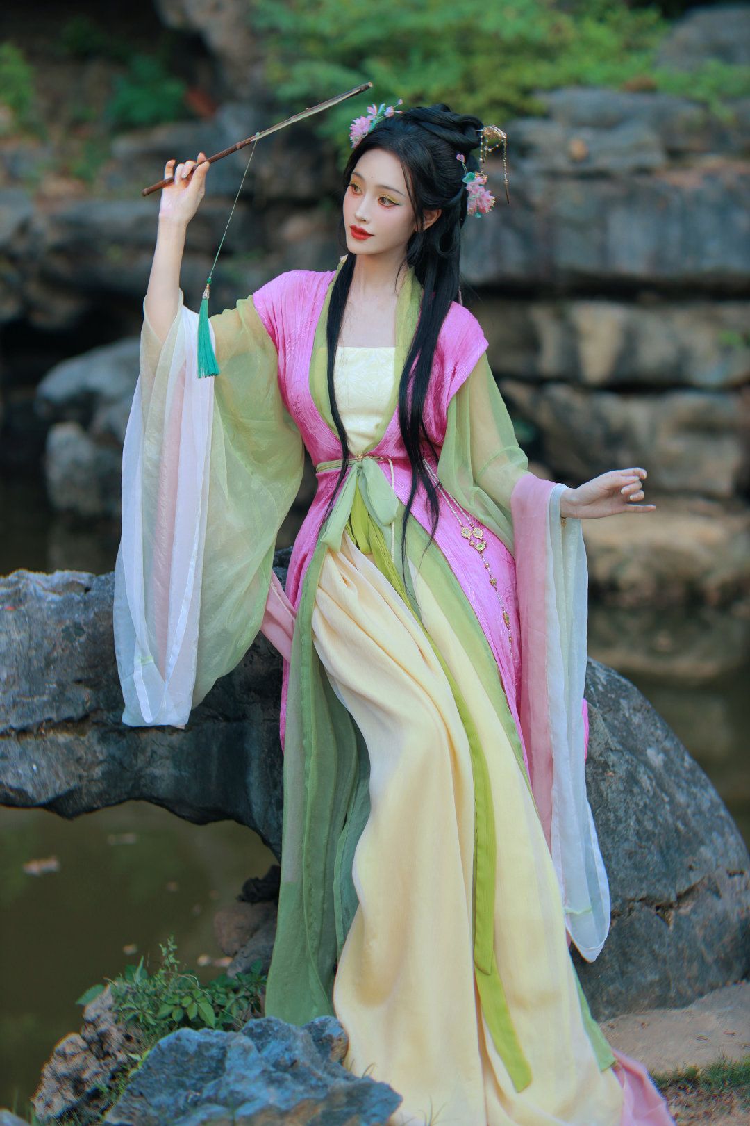 Elegance in Green:The Charm of Hanfu,or Qingyanzui Hanfu Elegance in Green:The Charm of Hanfu,or Qingyanzui Hanfu