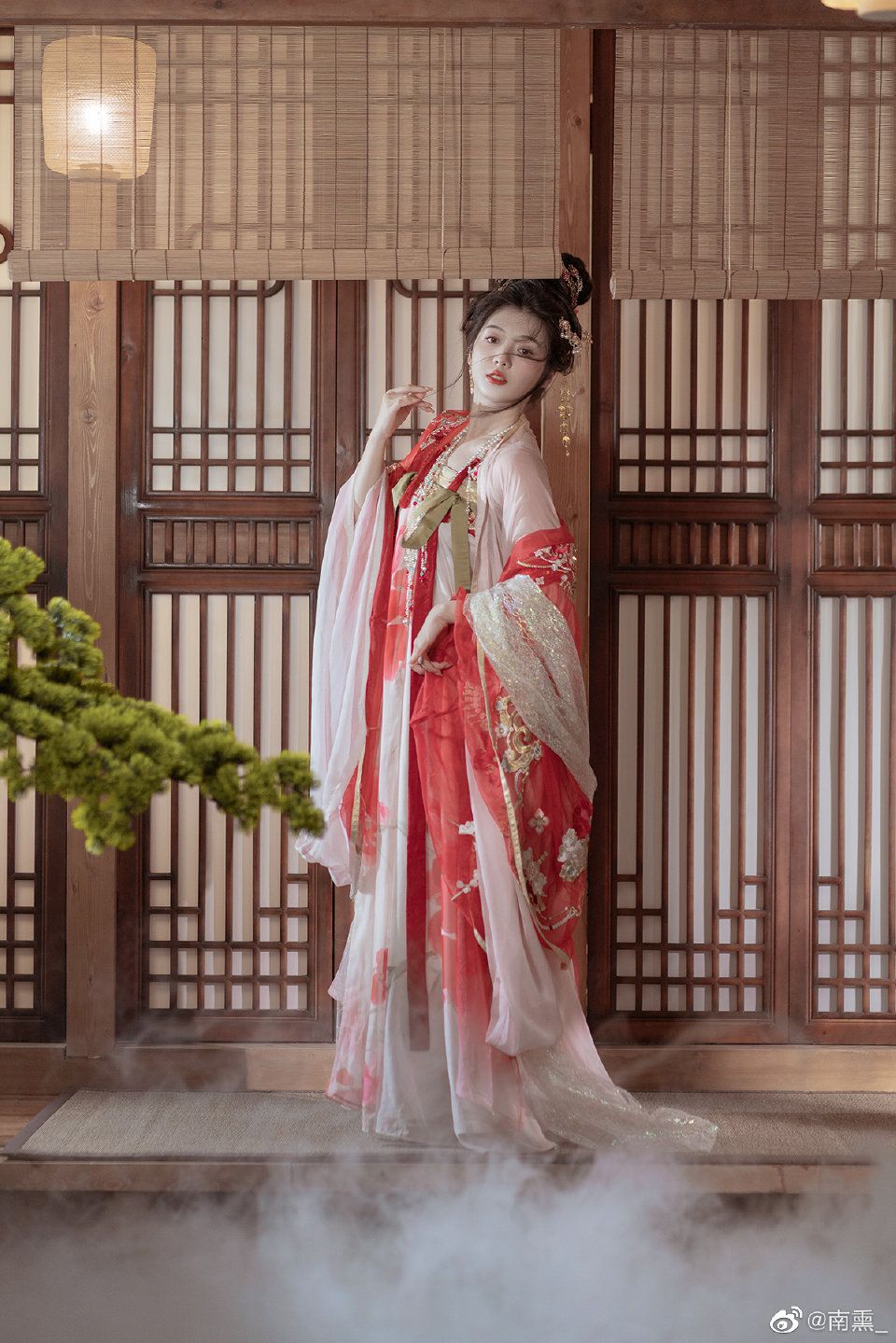The Cheongsam-Wearing Student:A Journey into the Life of a Junior Middle School Girl The Cheongsam-Wearing Student:A Journey into the Life of a Junior Middle School Girl