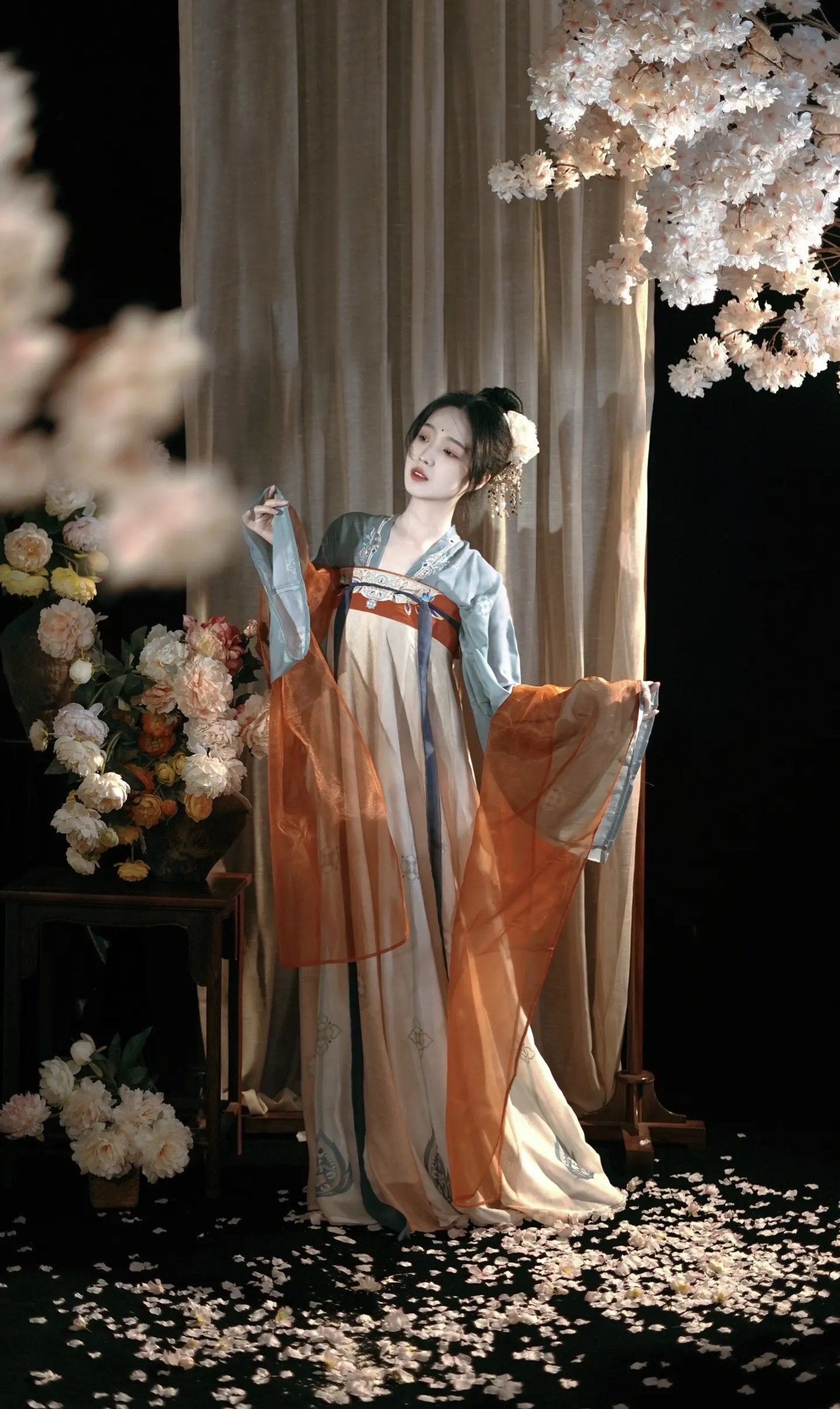 Art of Hanfu Props:Calligraphy as a Photo Prop Art of Hanfu Props:Calligraphy as a Photo Prop