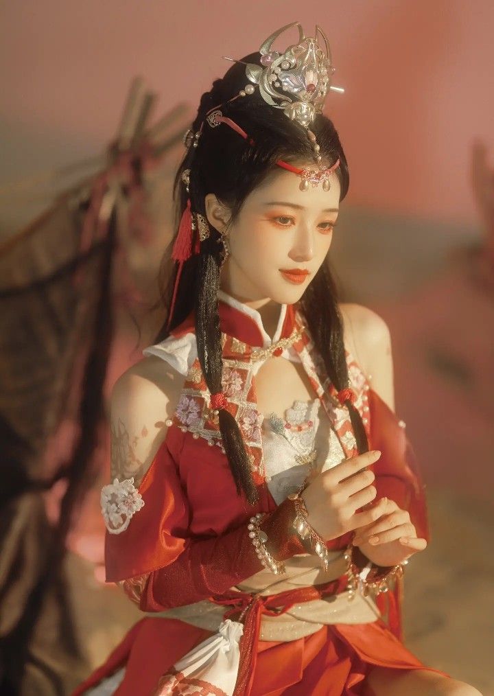 Adult Hanfu Fashion for Women:The Splendor of Hair Accessories and Traditional Beauty Adult Hanfu Fashion for Women:The Splendor of Hair Accessories and Traditional Beauty