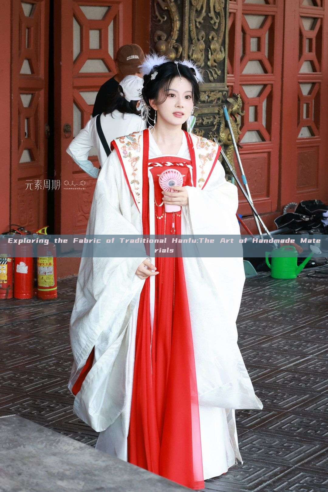 Exploring the Fabric of Traditional Hanfu:The Art of Handmade Materials Exploring the Fabric of Traditional Hanfu:The Art of Handmade Materials