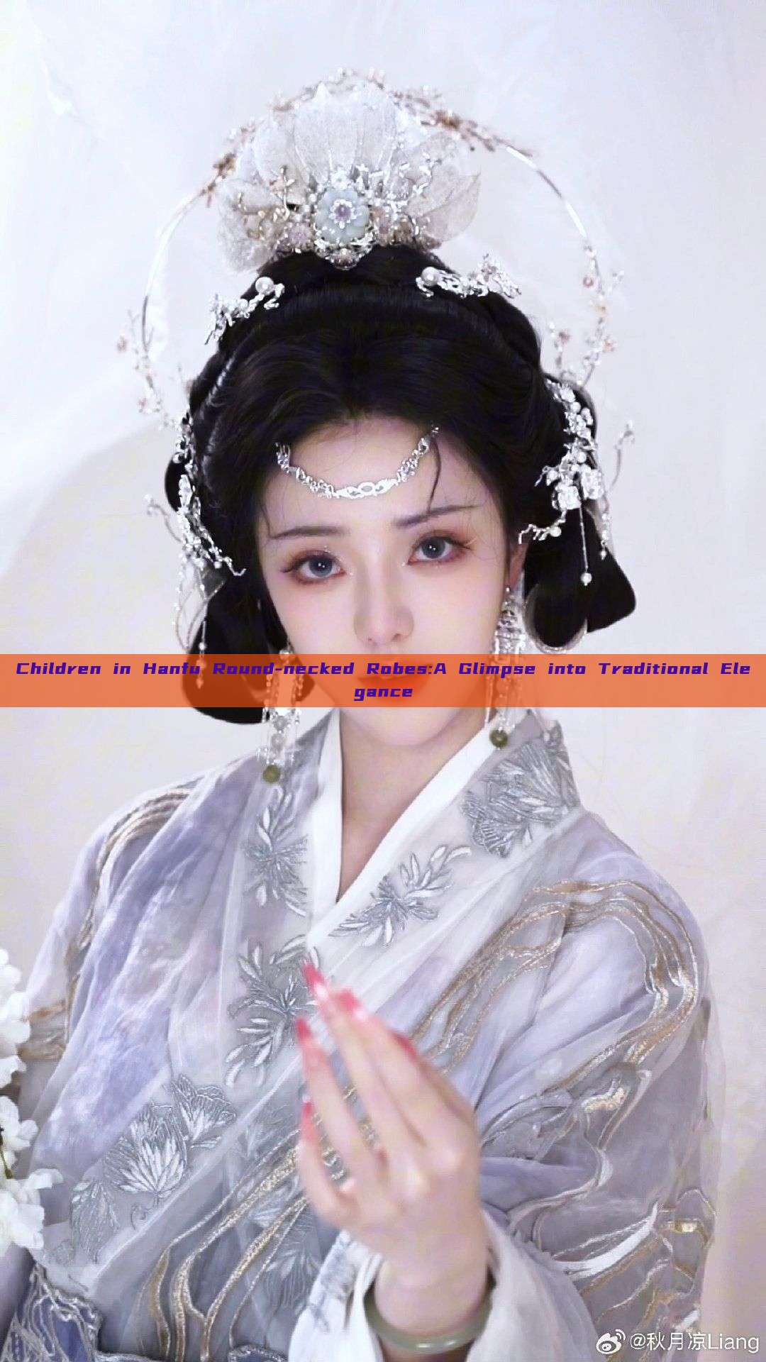 Children in Hanfu Round-necked Robes:A Glimpse into Traditional Elegance Children in Hanfu Round-necked Robes:A Glimpse into Traditional Elegance