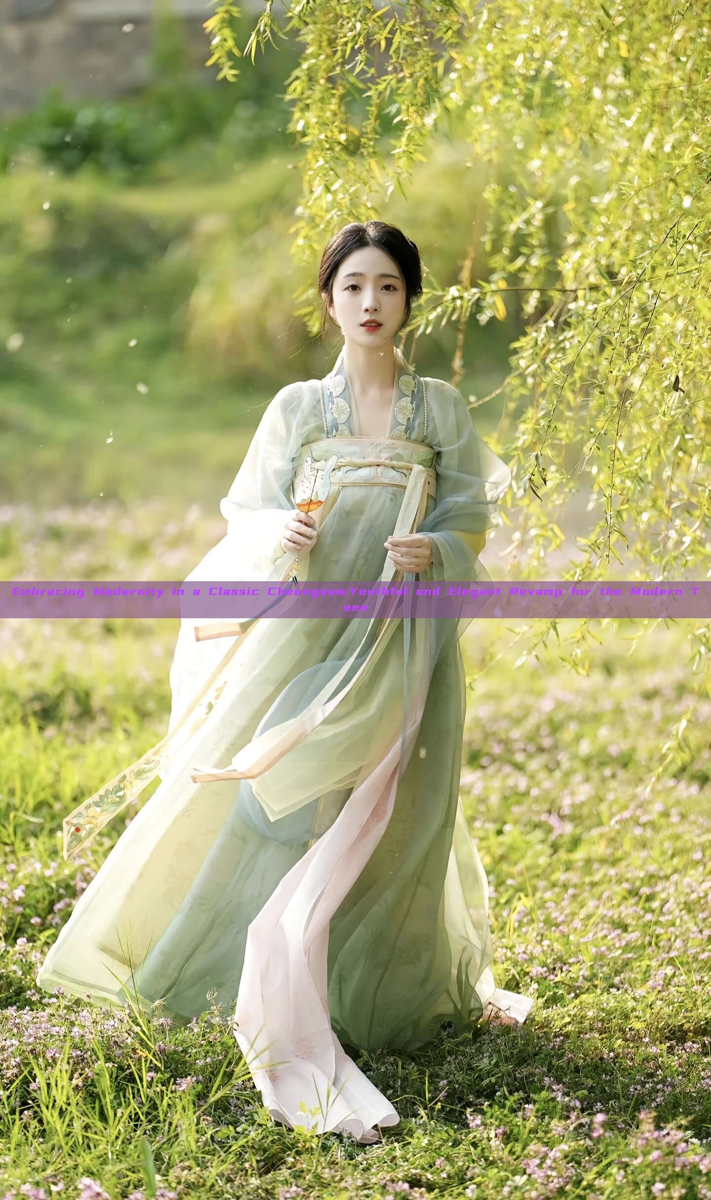 Embracing Modernity in a Classic Cheongsam:Youthful and Elegant Revamp for the Modern Teen
