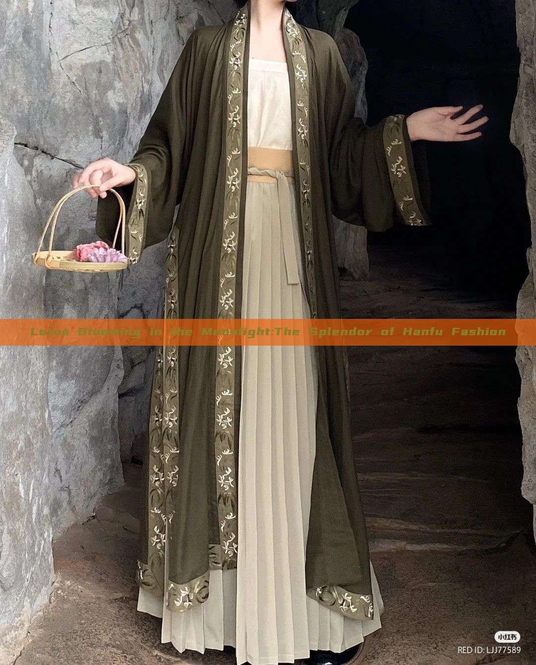 Lotus Blooming in the Moonlight:The Splendor of Hanfu Fashion Lotus Blooming in the Moonlight:The Splendor of Hanfu Fashion