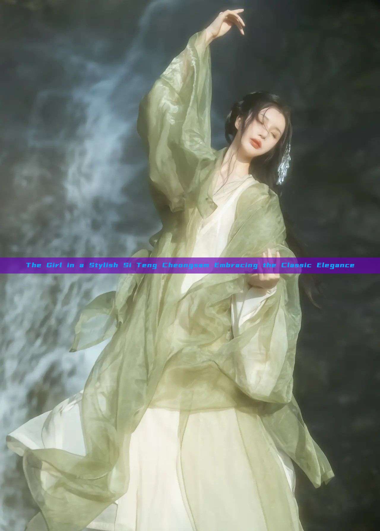 The Girl in a Stylish Si Teng Cheongsam Embracing the Classic Elegance The Girl in a Stylish Si Teng Cheongsam Embracing the Classic Elegance