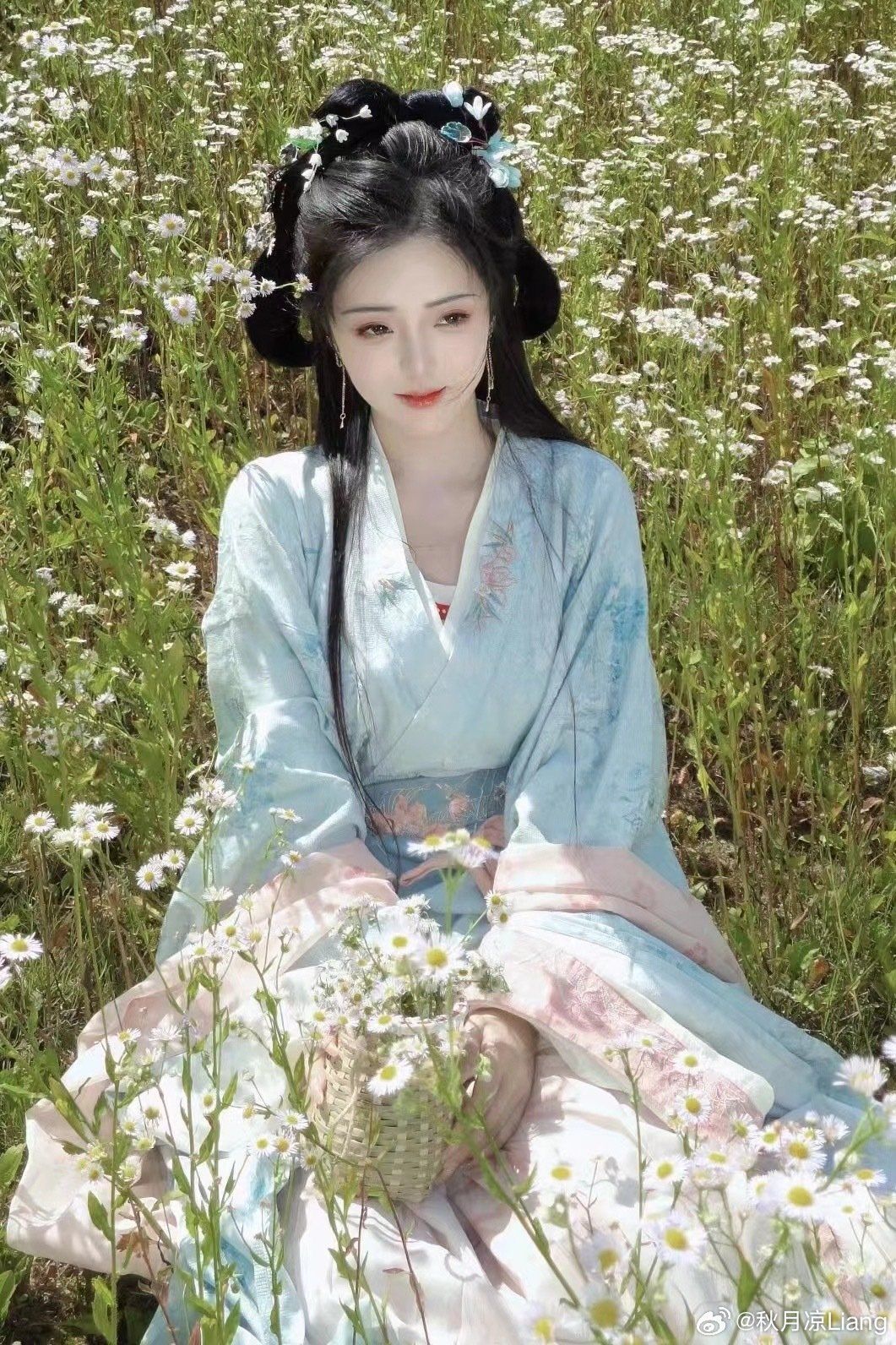 Little Children in Qipao:A Cultural Journey of Traditional Chinese Fashion Little Children in Qipao:A Cultural Journey of Traditional Chinese Fashion