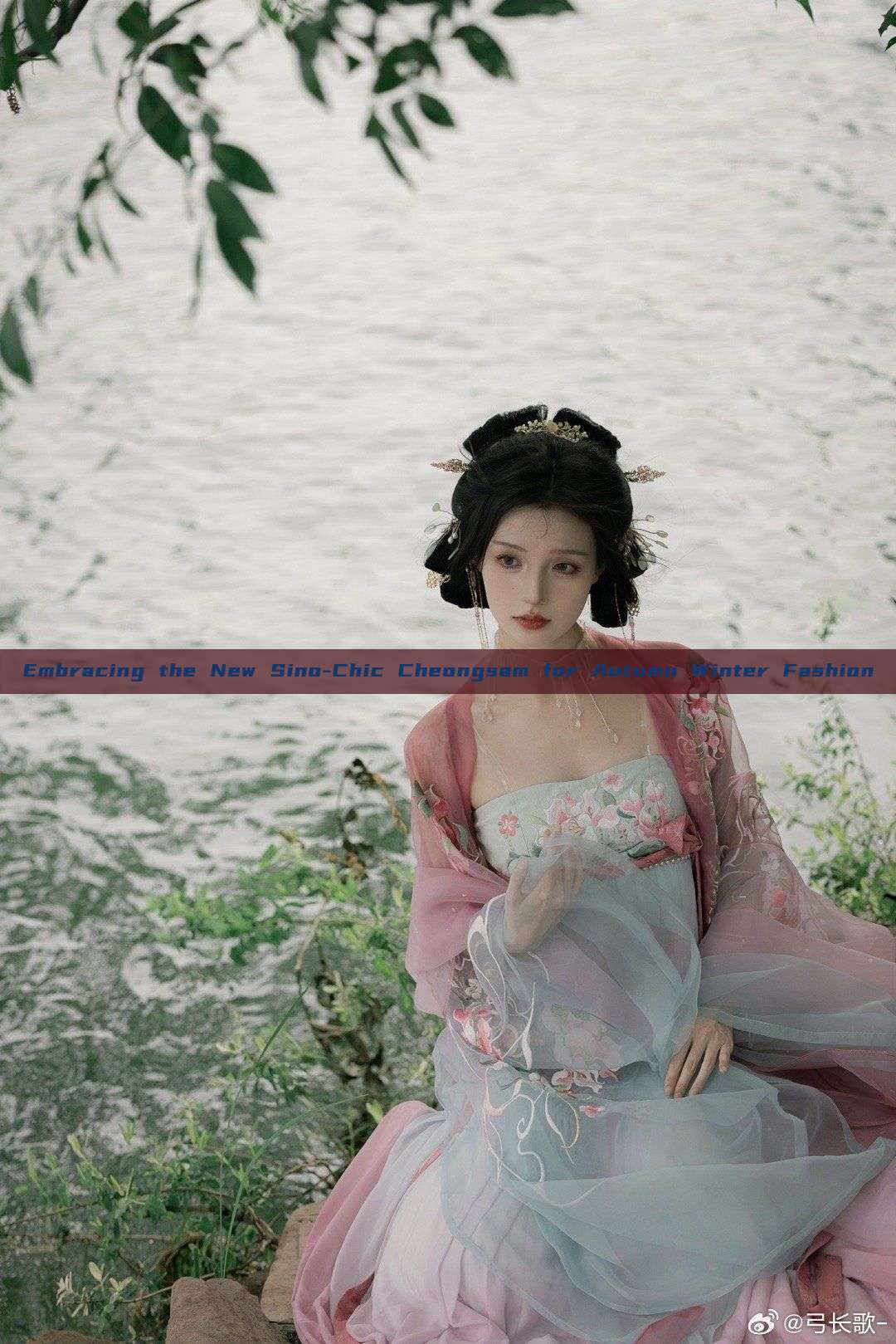 Embracing the New Sino-Chic Cheongsam for Autumn Winter Fashion Embracing the New Sino-Chic Cheongsam for Autumn Winter Fashion